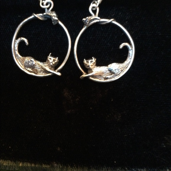 STERLING SILVER WIRE HOOPS (.925): LOUNGING CAT/PEERING MOUSE - Picture 2 of 3
